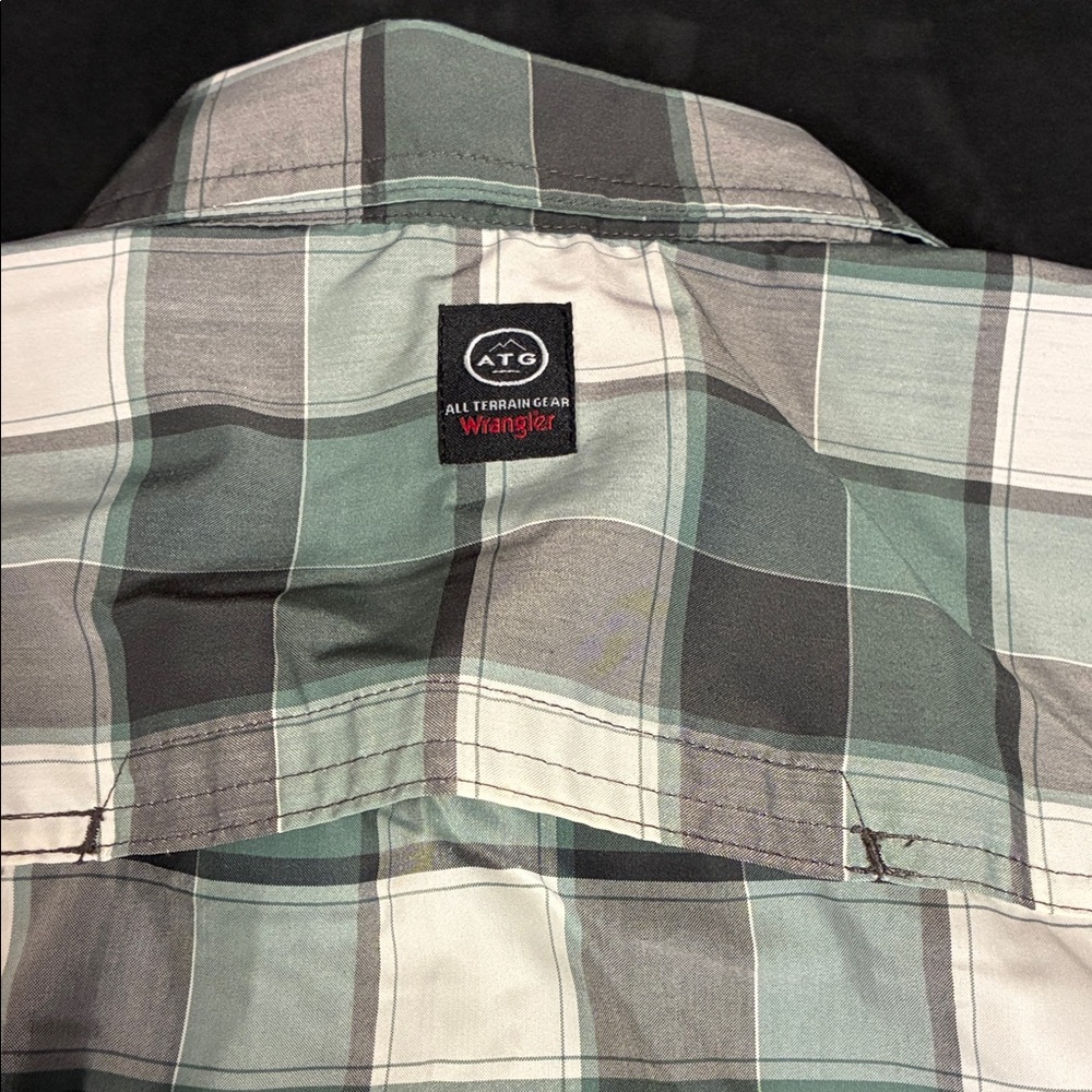 Wrangler Men's ATG Mixed Material Plaid Button Down Shirt - Picture 7 of 8